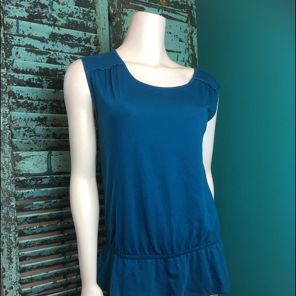 Never Worn Gap Top